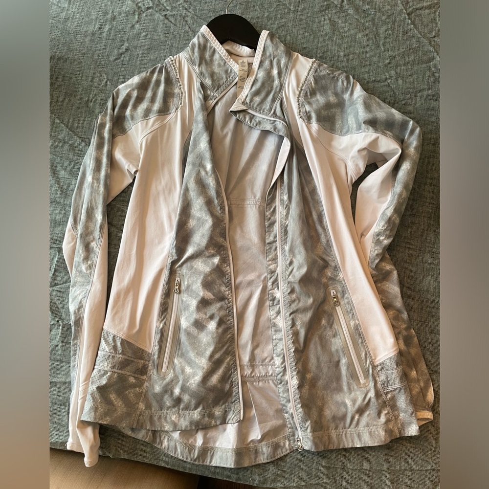 Lululemon Running Jacket - Picture 4 of 6